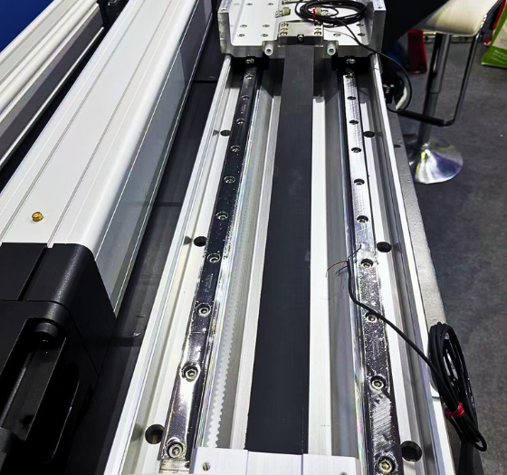 linear guides vs linear bearing